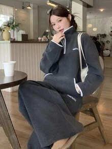 DAZY Setelan 2 Potong Atasan dan Celana Gaya Jalanan Korea Kasual Feminin untuk Wanita dengan Motif Huruf - Grey - View 9