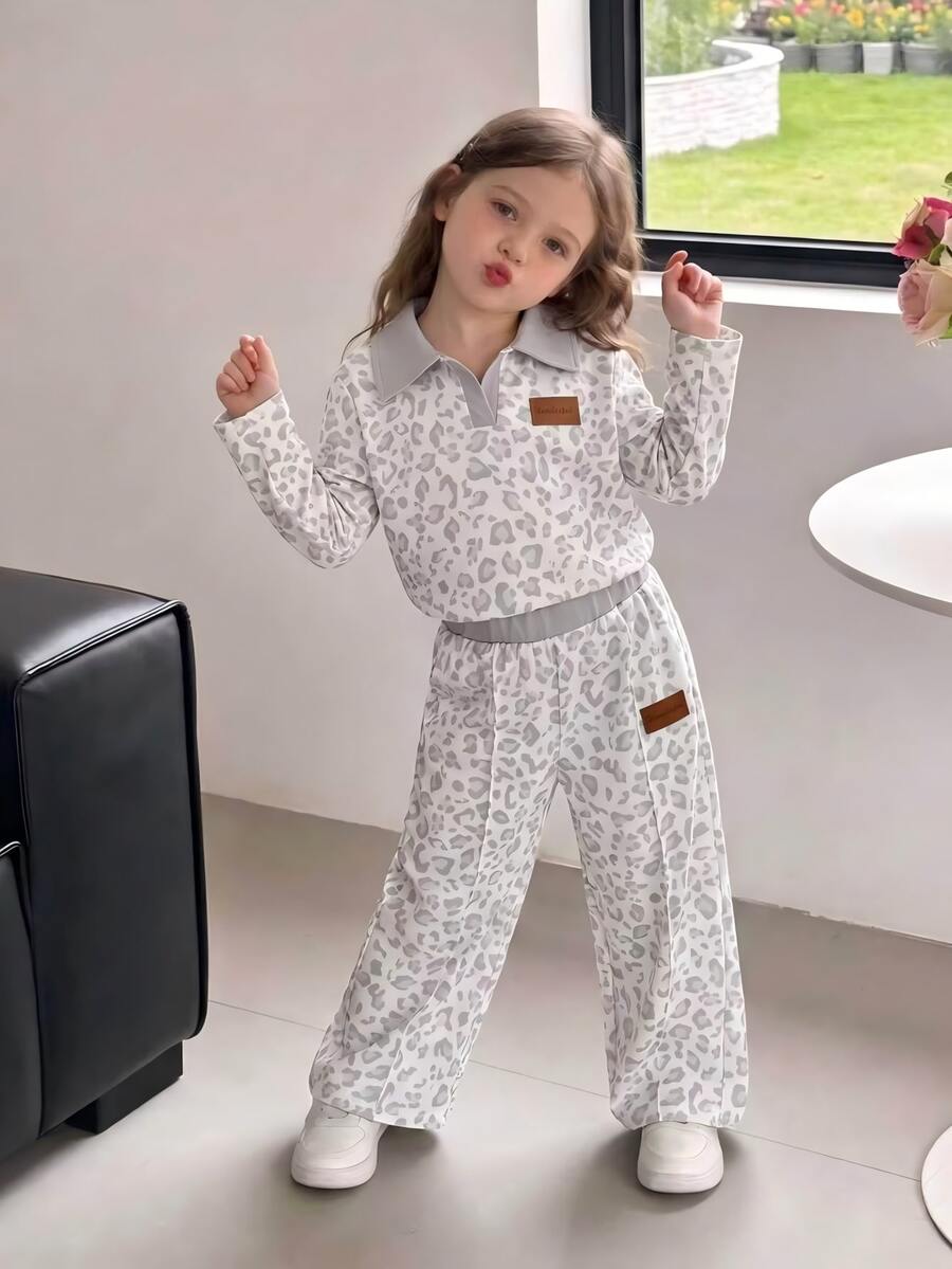 SHEIN Elladie kids 女童豹紋 Polo 領 2 件套,灰色豹紋長袖上衣搭配米白色半開 V 領,配對寬腿長褲,秋季款 - 淺灰色 - 查看 1