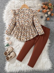 SHEIN 2件組女童幼兒套裝，甜美田園風，滿版碎花，荷葉邊肩部設計，蝴蝶結裝飾，長袖上衣配抽褶下擺與純色長褲，柔軟紋理面料，精緻女童兩件套，適合日常穿著、戶外活動，春秋百搭 - 棕色 - 查看 2