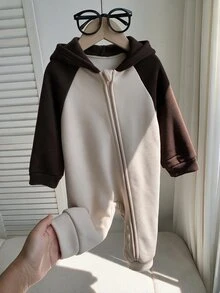 SHEIN 男嬰拼接配色針織軟綿連帽落肩長袖連身衣 秋冬開學服飾 - 彩色 - 查看 3