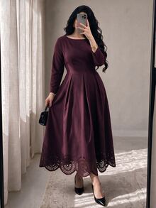 Modelyn Gaun Berlipit Lipat dengan Hiasan Kerang Potongan Laser Plus - Burgundy - View 1