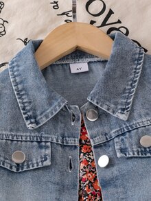 SHEIN 2件組幼女牛仔夾克與洋裝套裝，甜美藍珊瑚碎花荷葉邊層次無袖翻領休閒款，秋季公主芭蕾風層疊穿搭 - 彩色 - 查看 7