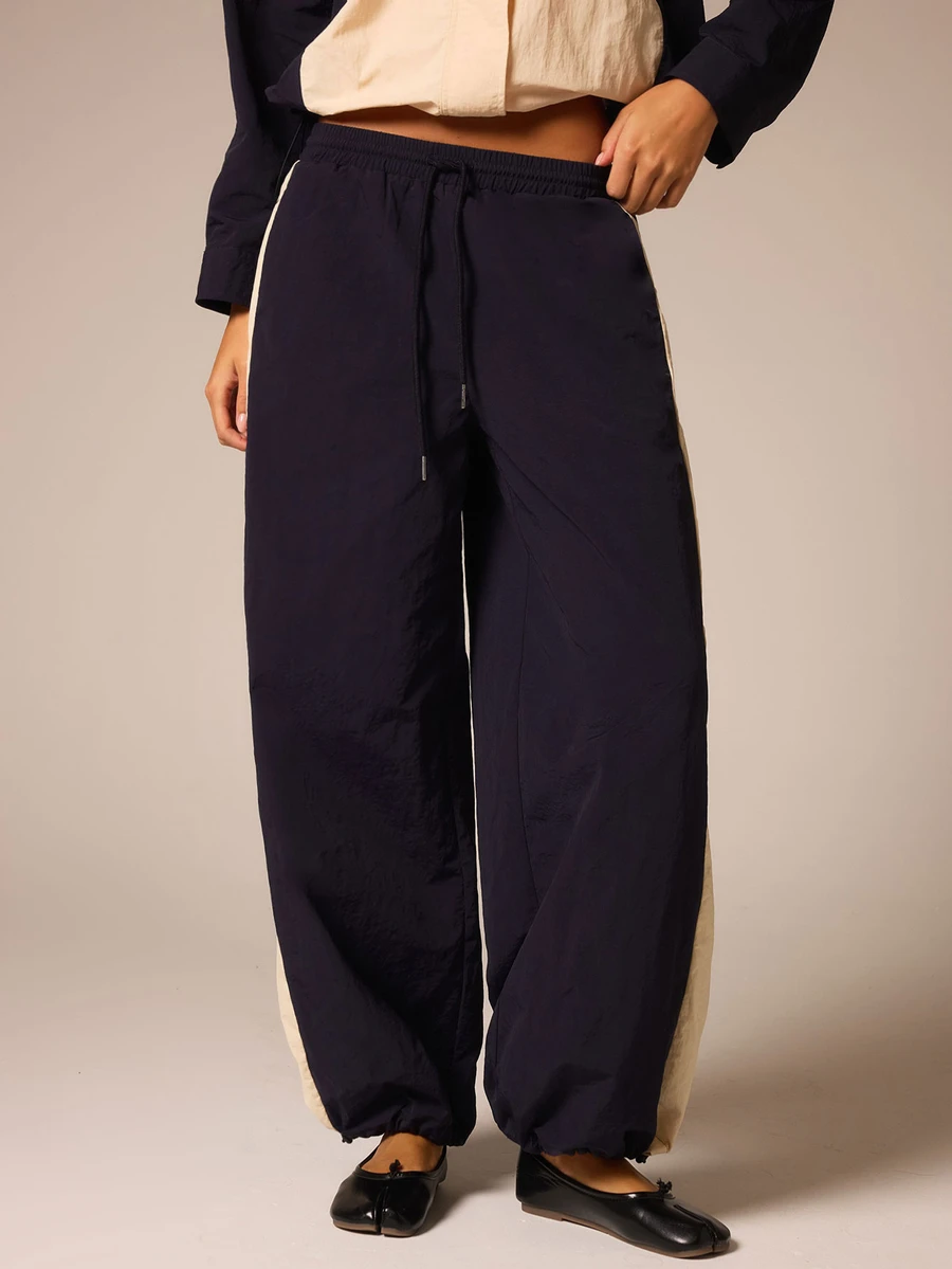 Athîral Women's Casual Deep Blue Low Waist Drawstring Waist Nylon Colorblock Wide Leg Sports Pants, With Pockets And Ankle Drawstring, Suitable For Autumn/Winter, Spring/Summer, Commuting, Outings, Gym, Hiking, Airport Casual - Navy Blue - View 1
