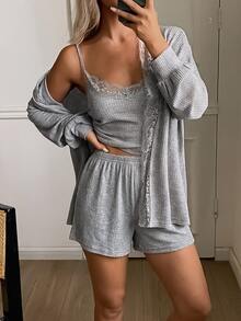 DAZY Bộ đồ ngủ 3 món gồm áo hai dây viền ren trơn, quần short và áo choàng - Xám - Xem 4