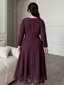 Modelyn Gaun Berlipit Lipat dengan Hiasan Kerang Potongan Laser Plus - Burgundy - View 2