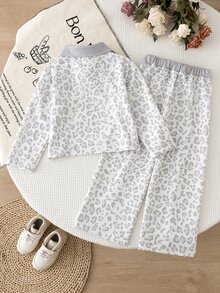 SHEIN Elladie kids 女童豹紋 Polo 領 2 件套，灰色豹紋長袖上衣搭配米白色半開 V 領，配對寬腿長褲，秋季款 - 淺灰色 - 查看 2