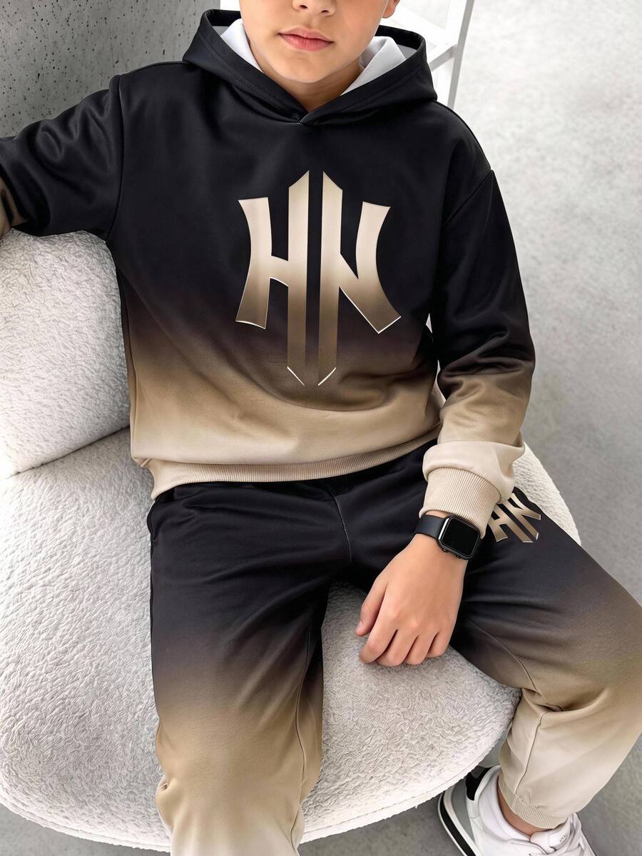 SHEIN 大童男孩字母圖案漸層連帽衛衣與運動長褲套裝 - 彩色 - 查看 1