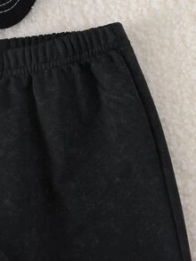 SHEIN 秋季長袖水洗紋理運動衫與工裝束口休閒褲套裝，極簡標籤裝飾，柔軟休閒男童服飾，彈性腰頭設計 - 黑色 - 查看 4