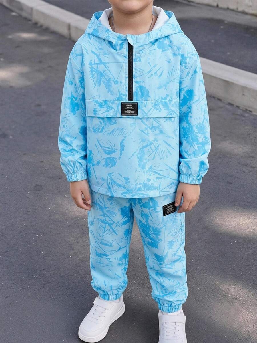 SHEIN Young Boy Allover Print Kids Letter Patched Half Zip Hooded Jacket & Tapered Pants Set - Multicolor - View 1