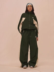 MUSERA 尼龍半拉鍊口袋細節 Logo 連帽風衣外套 春季徒步 運動休閒 返校季 健身 日常 秋季 - 卡其色 - 查看 4