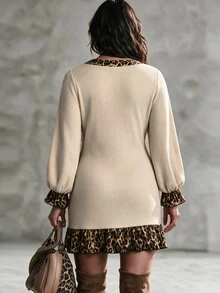 Velvienne Kort stickad tröjklänning med djup V-ringning, leopardmönster med kontrasterande kant, långa puffärmar i lyktstil, manschett och volangfåll med leopardmönstrad patchwork, vertikal ribbstickning, slim fit med midjeinramning, flera färger, stretchigt tyg, höst-/vinterstil, lämplig för dejter, utflykter och lätt formellt bruk - Aprikos - Visa 2