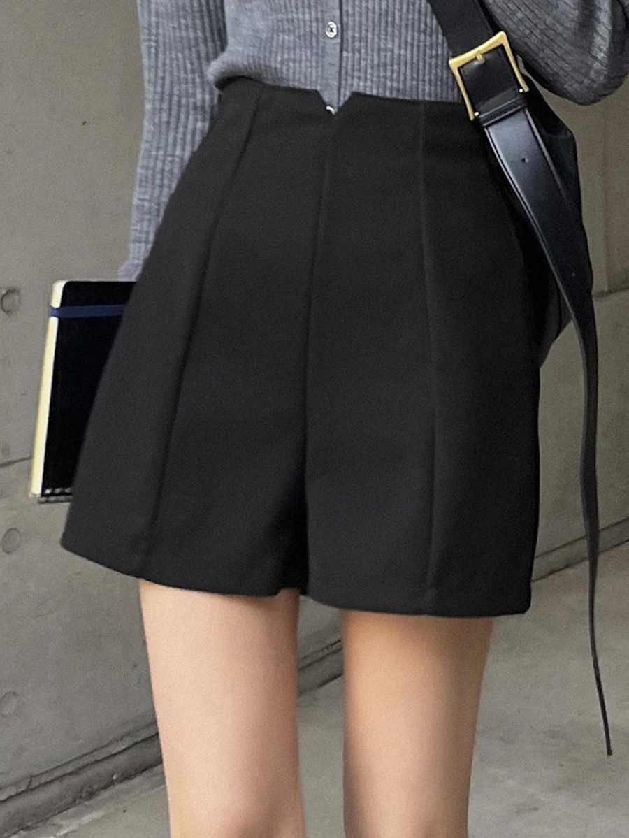 FRIFUL 女款休閒純色高腰短褲校園風 - 黑色 - 查看 1
