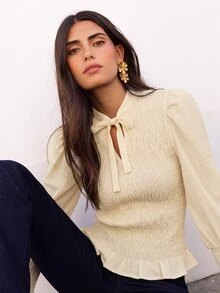Nöista A Loose-Fitting Vintage-Style Blouse With Lace Trim. Perfect For Fall Winter Outfits, Elegant Looks And Christmas Celebrations. - Apricot - View 2