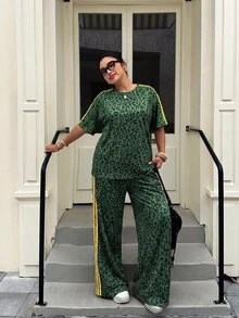 SHEIN EZwear 大尺碼女款豹紋圓領T恤與長褲休閒兩件套 巧克力棕色 夏季商務風 - 綠色 - 查看 3