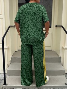 SHEIN EZwear 大尺碼女款豹紋圓領T恤與長褲休閒兩件套 巧克力棕色 夏季商務風 - 綠色 - 查看 2