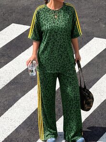 SHEIN EZwear 大尺碼女款豹紋圓領T恤與長褲休閒兩件套 巧克力棕色 夏季商務風 - 綠色 - 查看 4
