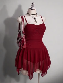 SHEIN ICON 大尺碼女款復古 2000s 70s 90s 哥德風黑色夏季夜店派對舞廳洋裝，Y2K 透視網紗細肩帶修身不對稱下擺抓褶胸前設計 - 酒紅色 - 查看 7