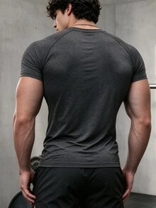GymBeat Kaos Olahraga Lengan Pendek Raglan Pria dengan Cetakan Huruf - Hitam - View 2