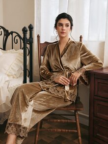 Côtesoire 法式優雅刺繡蕾絲拼接綁帶天鵝絨女款睡衣套裝 - 棕色 - 查看 6