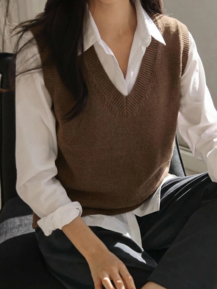 DAZY 女款純色V領休閒百搭針織背心 - 駝色 - 查看 1