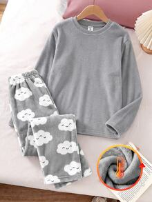 SHEIN 女童圓領法蘭絨居家服套裝，軟妹風，灰色底全幅白雲印花，雙面法蘭絨，柔軟親膚面料，寬鬆版型，落肩長袖，直筒長褲，休閒風格，秋冬抓絨保暖睡衣，2件套 - 淺灰色 - 查看 7