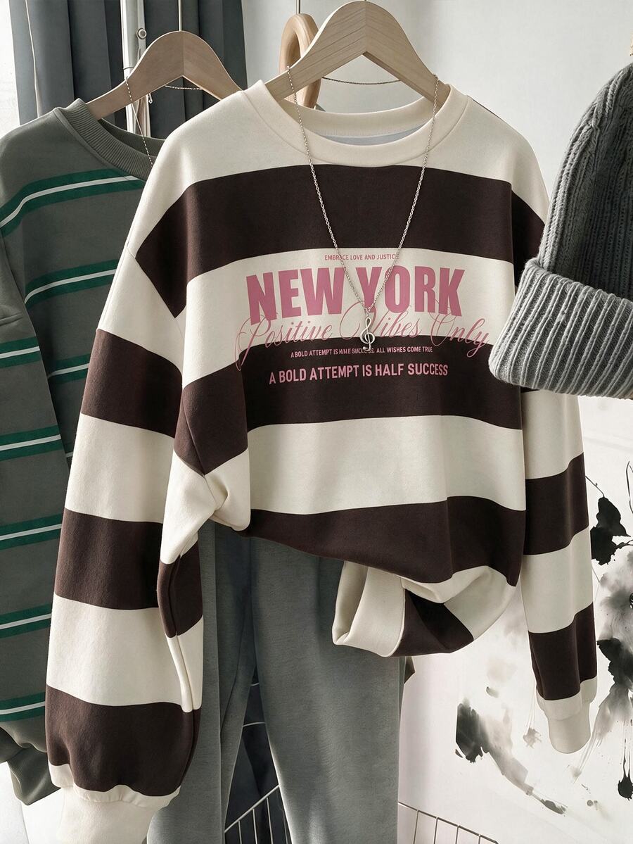SHEIN LUNE كنزة سويت شيرت بولوفر فضفاضة بأكتاف منسدلة وطبعة خطوط متباينة مع شعار - أبيض - مشاهدة 1