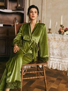 Côtesoire 法式優雅刺繡蕾絲拼接繫帶天鵝絨女款睡衣套裝 - 綠色 - 查看 2
