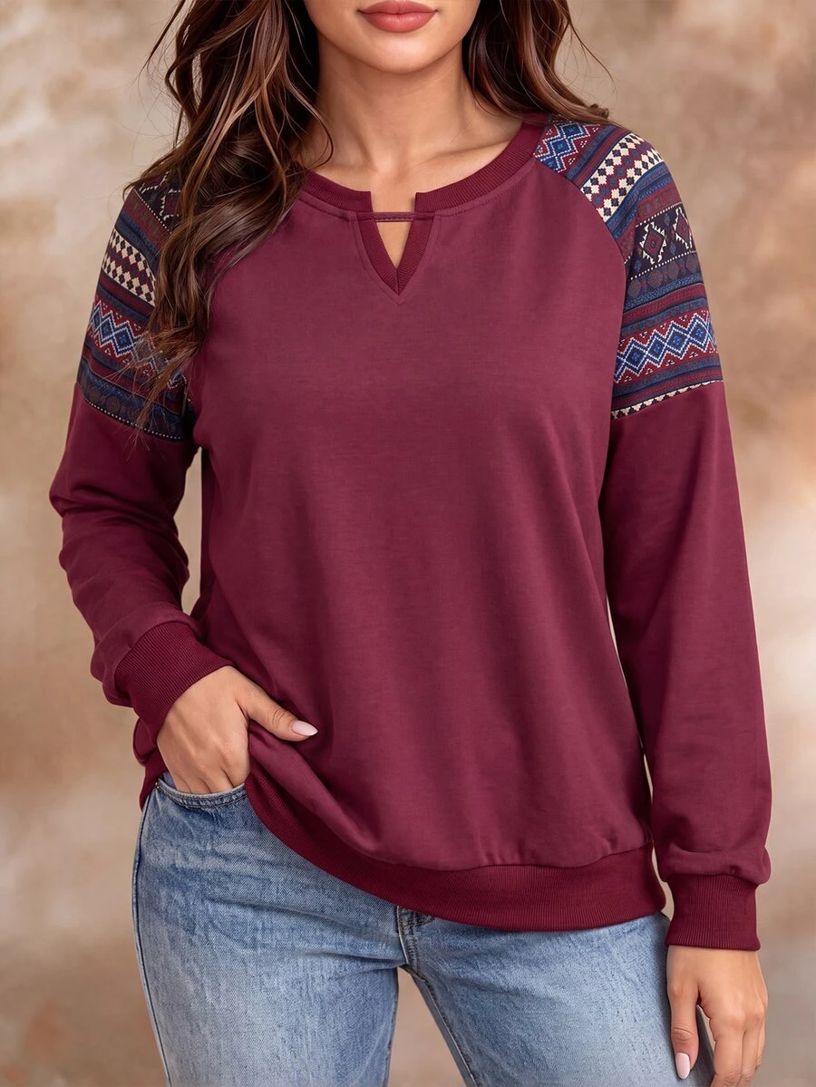 SHEIN LUNE CURVE كنزة رياضية نسائية مقاس كبير للربيع/الخريف، كاجوال بسيطة متعددة الاستخدامات، بقصة ضيقة وياقة على شكل حرف V، مع طباعة بنمط وتصميم رقع مضلع وأكمام طويلة راجلان، مناسبة للتنقل اليومي وتجمعات الأصدقاء والعودة إلى المدرسة والكريسماس - متعدد الألوان - مشاهدة 1