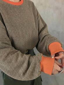 FRIFUL 女款條紋圓領落肩長袖休閒寬鬆T恤 度假風 - 卡其色 - 查看 2