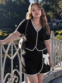 SHEIN MOD 大尺碼女款對比色V領單排扣短袖上衣與迷你裙休閒日常兩件套 - 黑與白 - 查看 13