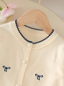 SHEIN 女童針織開襟衫蝴蝶結刺繡上衣 彩虹白色寬腿長褲 公主娃娃兒童 2 件套套裝 親子款 秋季 - 藍色 - 查看 3