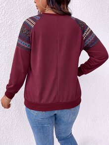 SHEIN LUNE CURVE كنزة رياضية نسائية مقاس كبير للربيع/الخريف، كاجوال بسيطة متعددة الاستخدامات، بقصة ضيقة وياقة على شكل حرف V، مع طباعة بنمط وتصميم رقع مضلع وأكمام طويلة راجلان، مناسبة للتنقل اليومي وتجمعات الأصدقاء والعودة إلى المدرسة والكريسماس - متعدد الألوان - مشاهدة 2
