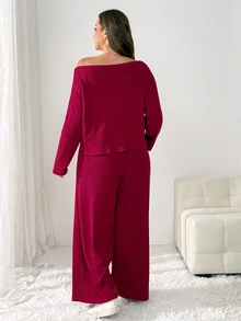Shapeblank طقم نسائي مقاس كبير للخريف/الشتاء من قطعتين: كاجوال، فضفاض، دافئ ومريح، ملابس علوية بأكمام طويلة مكشوف الكتف مع بنطلون واسع الساق (أحمر)، عيد الميلاد - عنابي اللون - مشاهدة 3