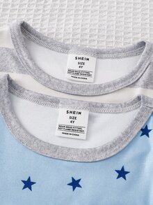 SHEIN 男童簡約休閒秋冬高彈力舒適面料圓領長袖上衣，淺藍色星星印花與灰白條紋印花，搭配胸前口袋裝飾緊身彈性長褲，柔軟舒適保暖居家底層，2件套，貼身版型 - 彩色 - 查看 4