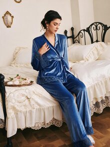 Côtesoire 法式優雅刺繡蕾絲拼接綁帶天鵝絨女款睡衣套裝 - 淺藍色 - 查看 3