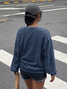 Muchica 女款做舊雪洗圓領長袖字母印花休閒街頭風深灰色T恤，開學季日常白天學生秋季穿搭 - 藏蓝色 - 查看 2