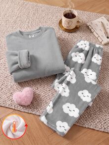 SHEIN 女童圓領法蘭絨居家服套裝，軟妹風，灰色底全幅白雲印花，雙面法蘭絨，柔軟親膚面料，寬鬆版型，落肩長袖，直筒長褲，休閒風格，秋冬抓絨保暖睡衣，2件套 - 淺灰色 - 查看 9