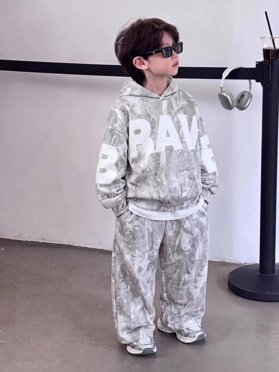 SHEIN 2件組兒童小男孩秋冬休閒衛衣褲套裝,衛衣套裝,男孩套裝,秋冬套裝,運動套裝,迷彩套裝 - 彩色 - 查看 1