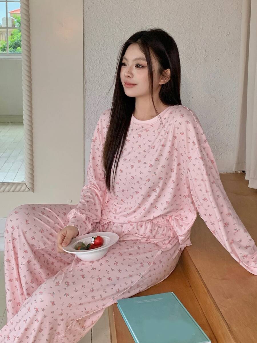 Dazy Plus 2件組甜美碎花寬鬆長袖T恤與直筒長款睡褲套裝 - 粉色 - 查看 1