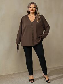 SHEIN CURVE+ ملابس علوية نسائي مقاس كبير بلون موحد بياقة على شكل حرف V وأكمام طويلة وتصميم أزرار، ملابس علوية للخروجات اليومية والتنقل في الخريف/الشتاء، 5XL-8XL - بني - مشاهدة 7