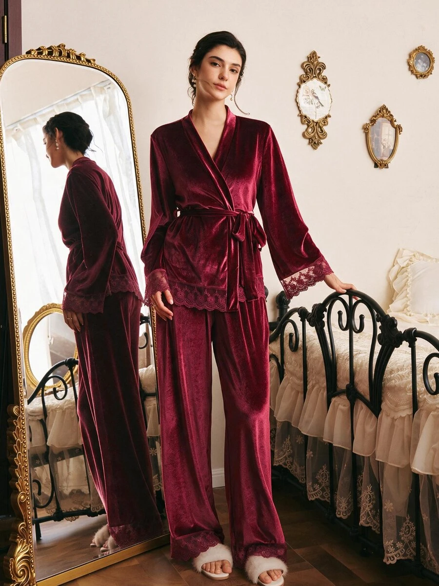 Côtesoire 法式優雅刺繡蕾絲拼接綁帶天鵝絨女款睡衣套裝 - 酒紅色 - 查看 1