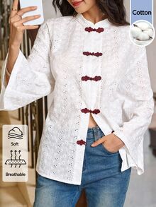 EastFlair 女款刺繡對比色盤扣上衣 - 米色 - 查看 3