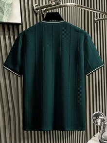 Manfinity Homme 男士針織提花純色紋理領口與袖口羅紋黑棕拼色胸前貼布T恤 - 墨綠色 - 查看 2