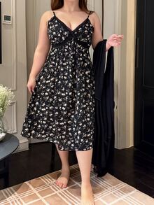 Dazy Plus Plus Size Women's Contrast Lace Robe And Ditsy Floral Camisole Dress Loungewear Elegant Set - Black - View 5