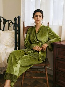 Côtesoire 法式優雅刺繡蕾絲拼接繫帶天鵝絨女款睡衣套裝 - 綠色 - 查看 6