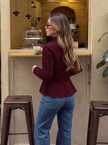 Serisse جاكيت نسائي بلون موحد وأكمام طويلة وفتحة صدر واحدة وحافة مكشكشة باللون البرغندي/ - عنابي اللون - مشاهدة 8