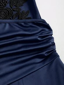 SHEIN LUNE CURVE 大尺碼夏季優雅貼花裝飾露背掛脖連身褲 雞尾酒會正式黑色鏤空蕾絲演唱會穿搭 女款 新年聖誕節 - 藏蓝色 - 查看 5