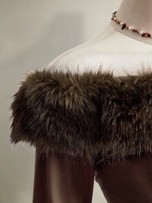 SHEIN ICON فستان نسائي مقاس كبير مكشوف الكتف من الفرو الصناعي - بني - مشاهدة 7