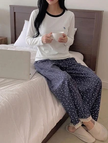 DAZY 2件組花卉圖案拼色短袖T恤與長款睡褲套裝，夏季女款睡衣套裝 - 白色 - 查看 4