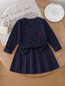 SHEIN 2件組 Young Girl' 彩虹開學季秋季女童麻花編織V領針織上衣搭配馬刺繡套裙套裝 - 藏蓝色 - 查看 5
